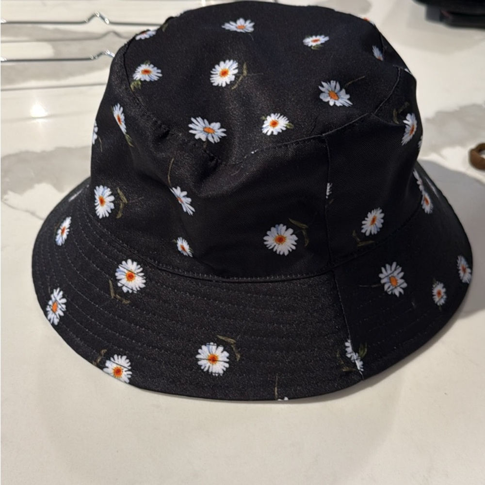 Alice + Olivia Black Hat with White Daisies